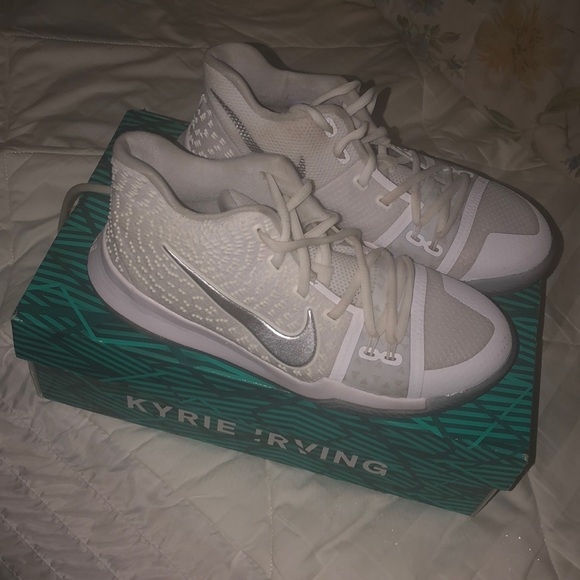 kyrie 3 size 6